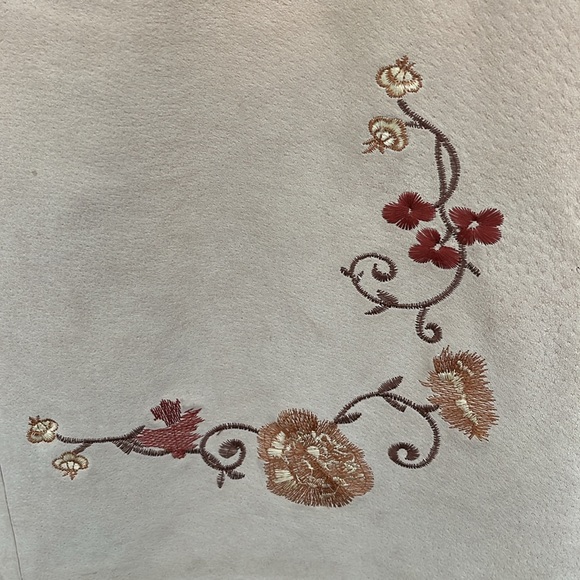 Beautiful real suede pencil skirt. Fully lined with beautiful embroidery. - Picture 2 of 5